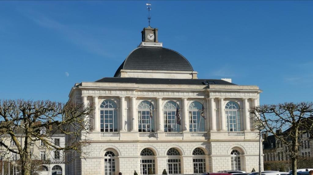Charmant studio en plein centre avec parking Saint-Omer  Extérieur photo